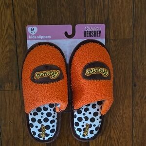 Reese's Kids Slippers In Size 2-3